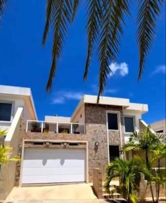 Lomas del Encanto, villa en la montaña cerca del mar