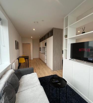 London Heathrow Airport Apartment Voyager House Terminal 12345 - EV electric and Parking available