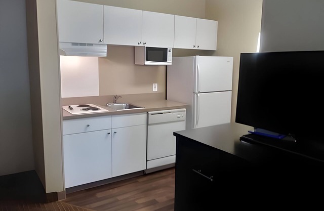 Lonestar Suites