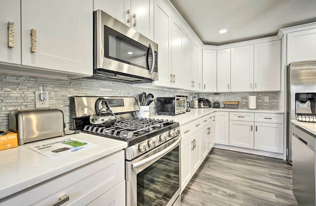 Long Branch Getaway: Grill, 1 Block to Beach!