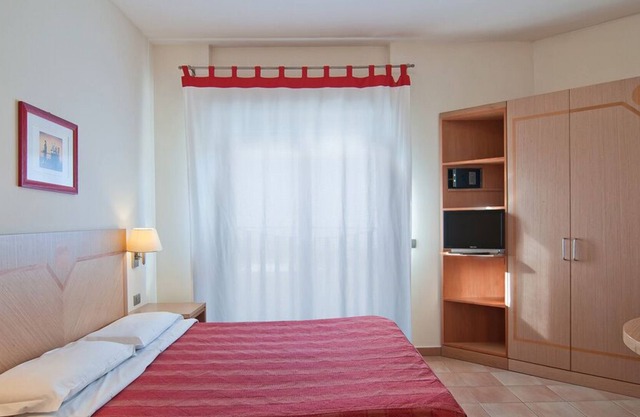 Long Stay Monthly Apartment near Rome I Triangoli with backyard