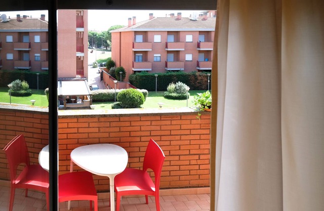 Long Stay Monthly Cheap Apartment with backyard garden