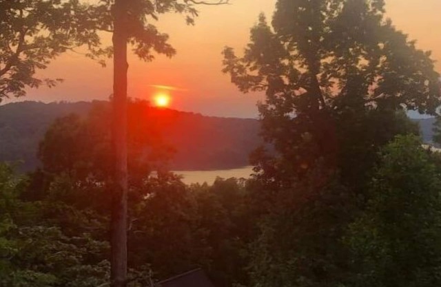 LONG VIEW LODGE~ Relax with Mountain & Lake Views