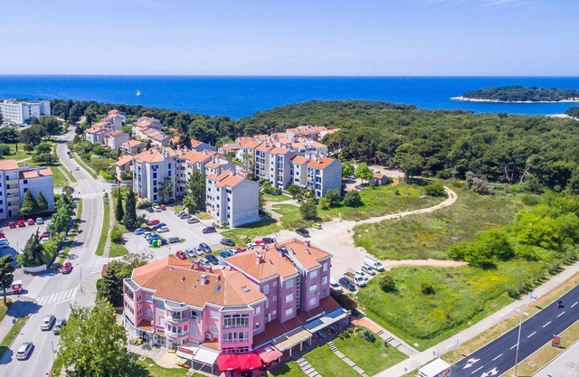 Look forward to a nice vacation in this appealing vacation apartment near the sea.