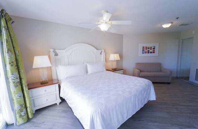 Look No Further! 3 Spacious Rooms, Beachfront Property, Outdoor Pool