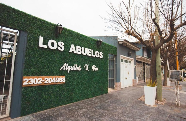 Los Abuelos