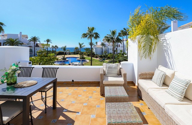 Los Monteros Palm Beach - sea & pool views