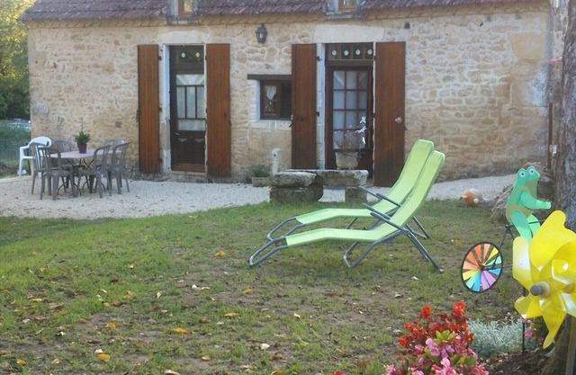 Lou Calypsou, charming Périgourdine in the peace of the countryside and view of the hills