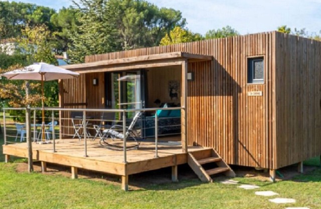 Lou Mazet Chalet on the paths of the Tour d'Aubrac 3.5 kms from the A75 freeway