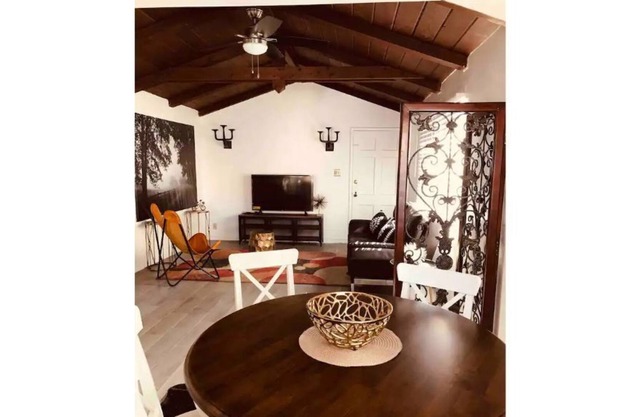 Lovely 2 bedroom apartment… home away from home 🏠