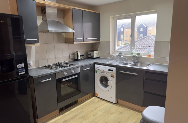 Lovely 2 Bedroom Family Holiday Home in London