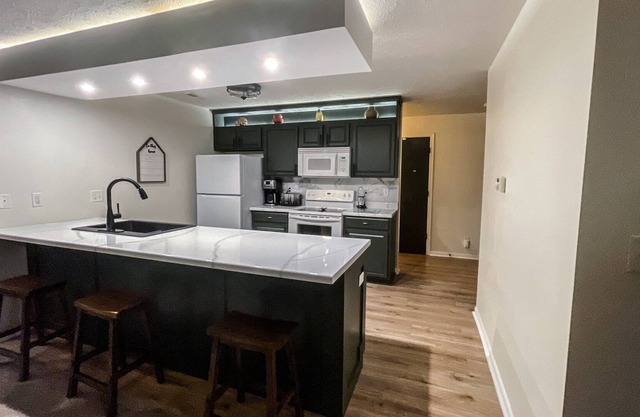 LOVELY 2-BEDROOM CONDO WITH FIREPLACE