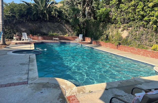 Lovely 4bedroom Thousand Oaks private house w/Gorgeous Pool/Hot Tub Come Relax