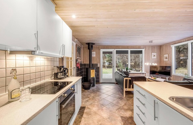 Lovely 6-person cottage with outdoor sauna - 1007