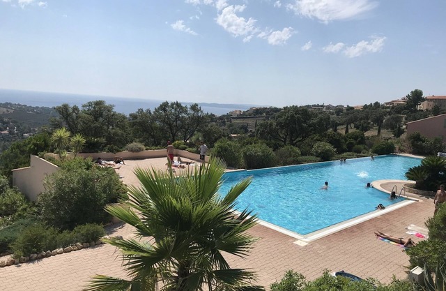 LOVELY AIR-CONDITIONED MAZET WITH SEA-VIEW TERRACE