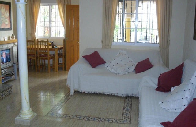 Lovely air conditioned villa with wi-fi & private pool,close to beach & bars