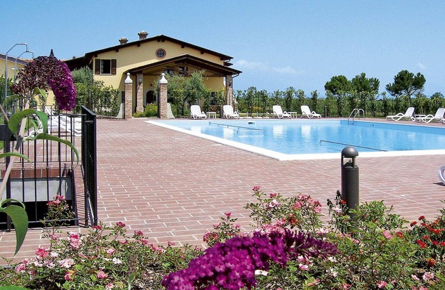 Lovely apartment for 4 people with A/C, pool, WIFI, TV, terrace and parking
