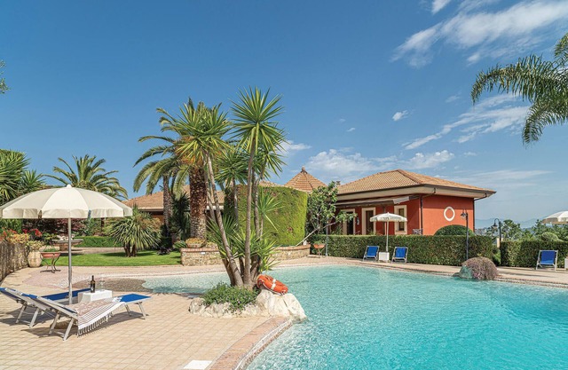 Lovely apartment in Laureana Cilento SA