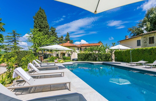 Lovely apartment in villa for 10 people with WIFI, private pool, TV, terrace and pets allowed