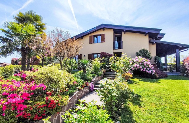 Lovely apartment for 5 guests with A/C, WIFI, TV, balcony, panoramic view and parking