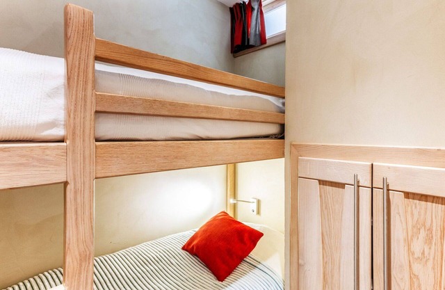 Lovely apartment for 6 people with WIFI, TV and balcony
