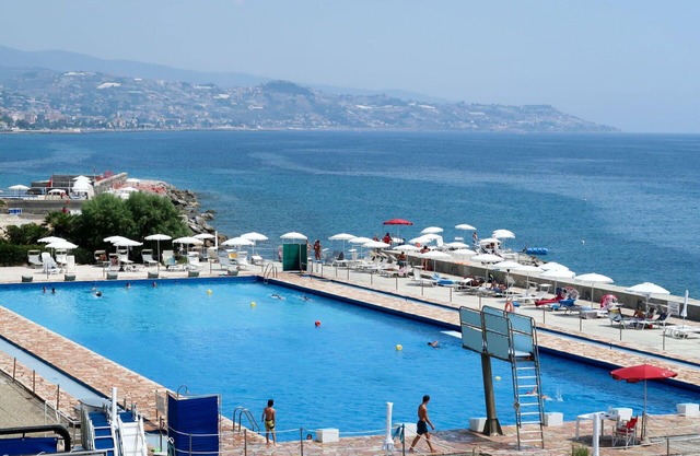Lovely apartment for 3 guests with pool, WIFI, TV and terrace