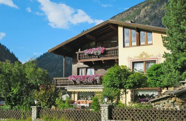 Lovely apartment for 4 people with WIFI, TV, terrace, pets allowed and parking