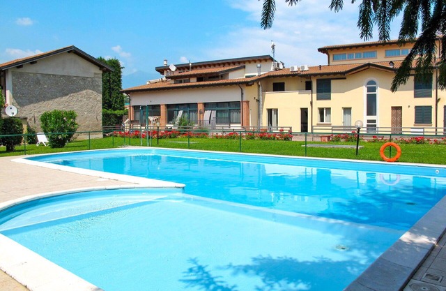 Lovely apartment for 4 guests with WIFI, A/C, pool, TV, balcony, pets allowed and panoramic view