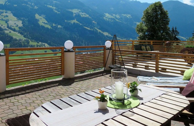 Lovely apartment for 5 guests with WIFI, TV, terrace, pets allowed and parking