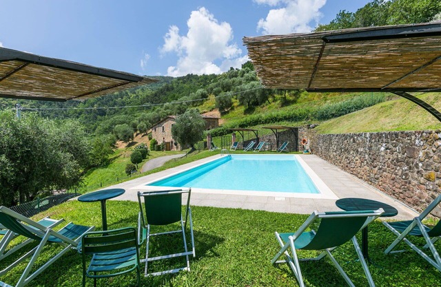 Lovely apartment for 6 guests with WIFI, pool, TV, patio and pets allowed