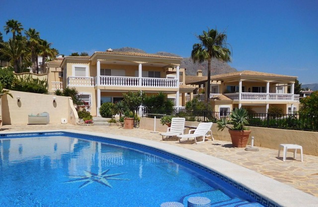 Lovely apartment for 6 people with A/C, pool, WIFI, TV and patio