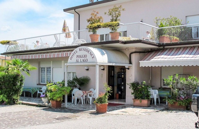 Lovely apartment for 5 guests with pool, WIFI, A/C, TV, terrace, pets allowed and parking