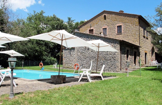 Lovely apartment in villa for 6 people with pool, WIFI, TV, patio and pets allowed