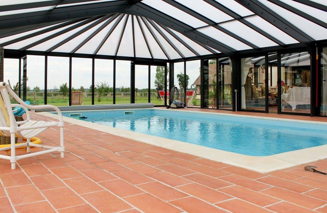 Lovely apartment in villa for 3 guests with WIFI, pool, TV, patio, pets allowed and parking