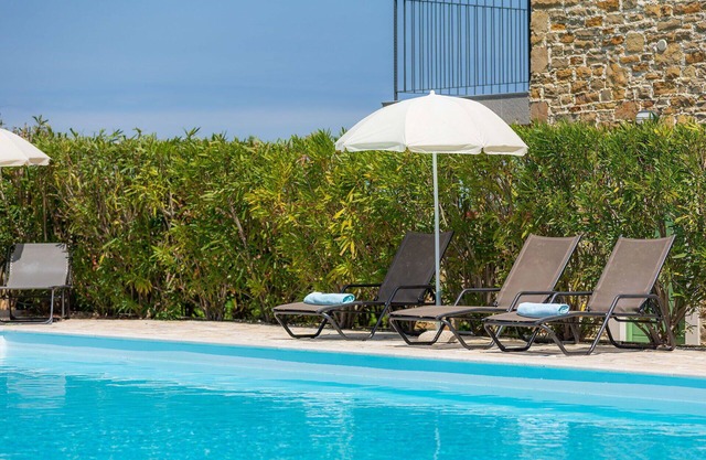 Lovely apartment in villa for 6 guests with A/C, WIFI, pool, TV, terrace and panoramic view