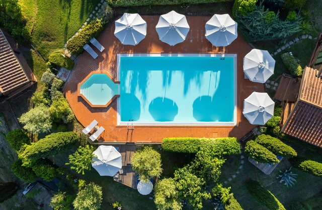 Lovely apartment with A/C, WIFI, pool, TV, terrace and panoramic view, close to San Gimignano