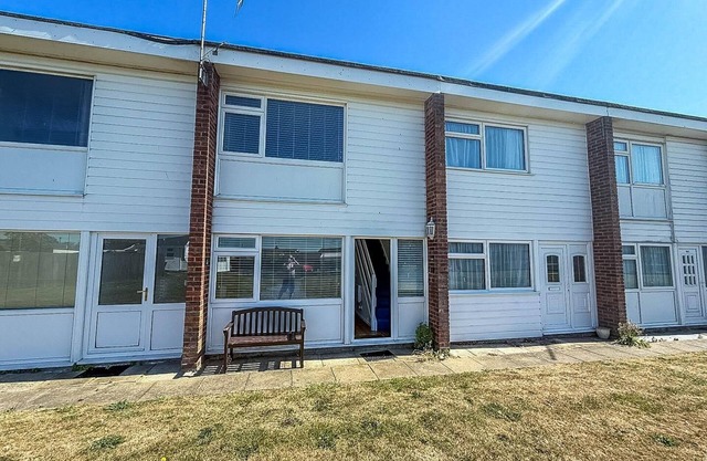 Lovely chalet to hire in Scratby nearby the beach in Norfolk ref 76165B