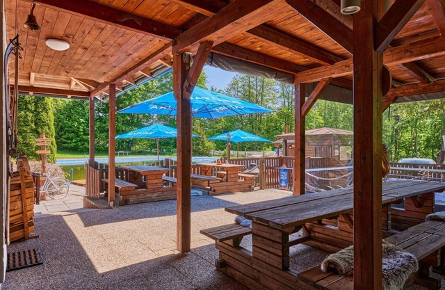 Lovely apartment for 2 people with A/C, pool, WIFI, TV, patio, pets allowed and parking