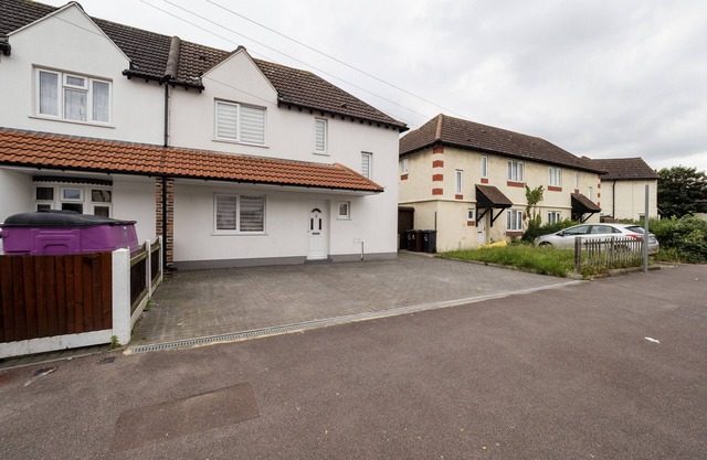 Lovely Family House in Dagenham 8min to the station
