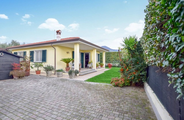 Lovely home in Capezzano with kitchen