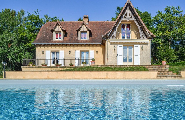 Lovely home in Savignac-Ledrier