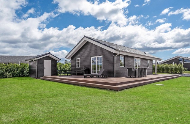Lovely home in Frørup with kitchen