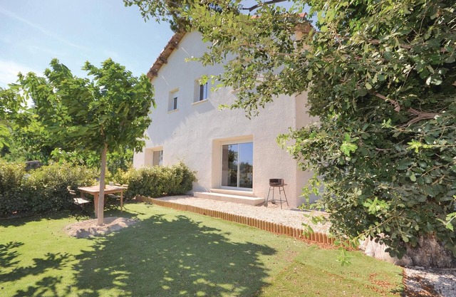 Lovely home in Le Sambuc