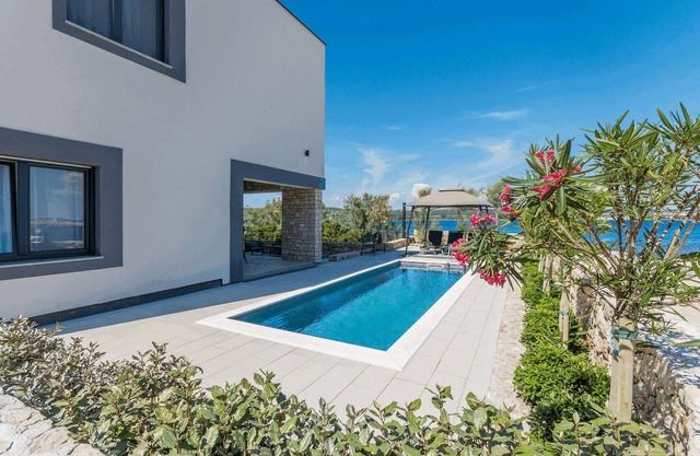 Lovely home in Pasman