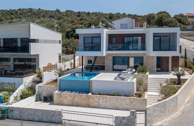 Lovely home in Razanj