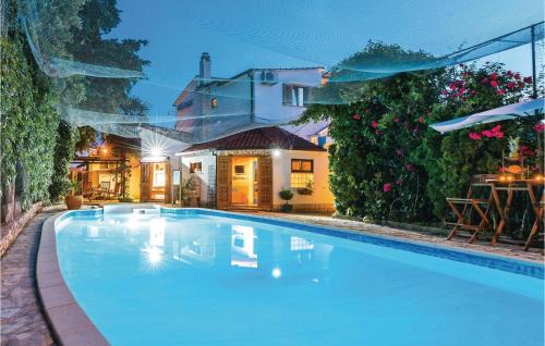 Lovely Home In Rogoznica With Jacuzzi