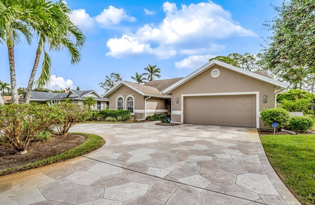 Lovely home with pool, golf nearby, lanai, central AC, & washer/dryer