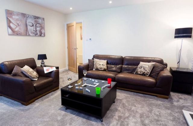 Lovely Modern 2 Bedroom Apartment