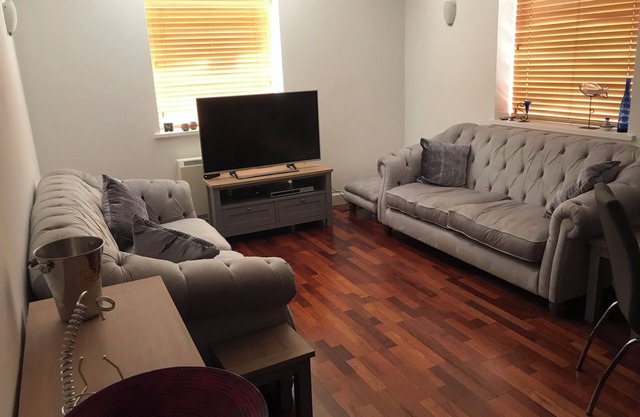 Lovely one bed Apartment Situated Between Cardiff City Centre and Cardiff bay
