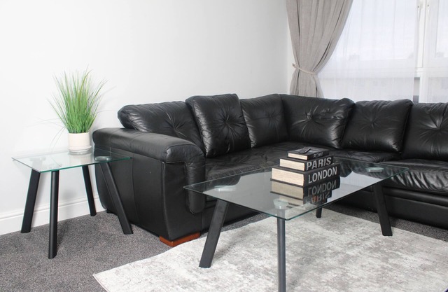 Lovely one-bedroom apartment fully furnished -10 minutes walk to Harlow Station